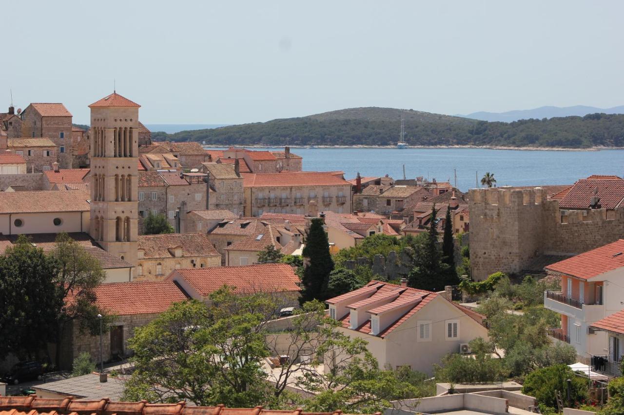 Guest House Vuljan Hvar Town Esterno foto