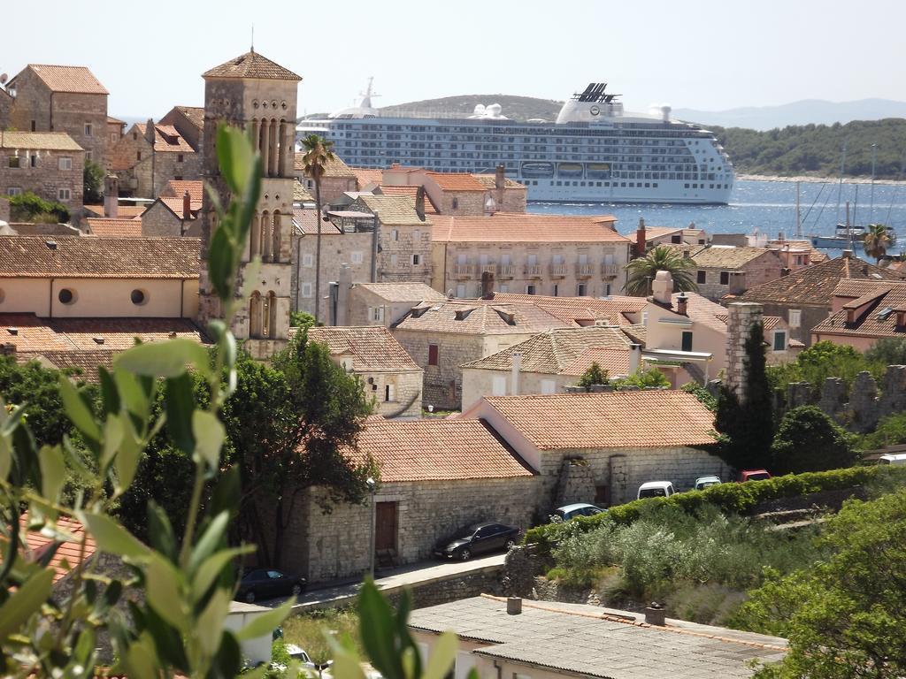 Guest House Vuljan Hvar Town Esterno foto